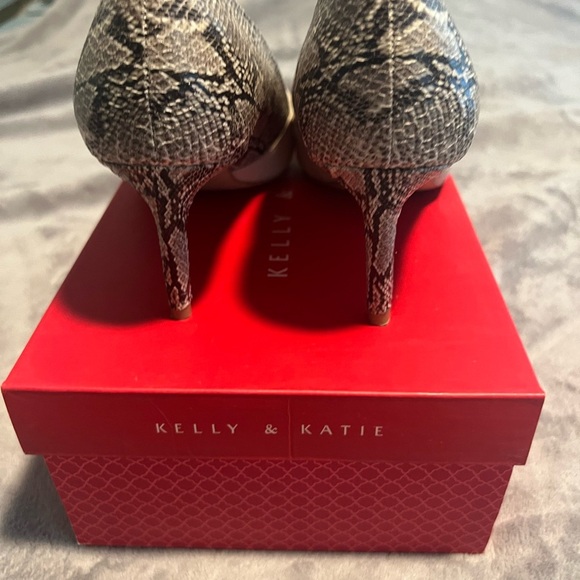 Kellie & Kate - Snakeskin pumps - Picture 3 of 4